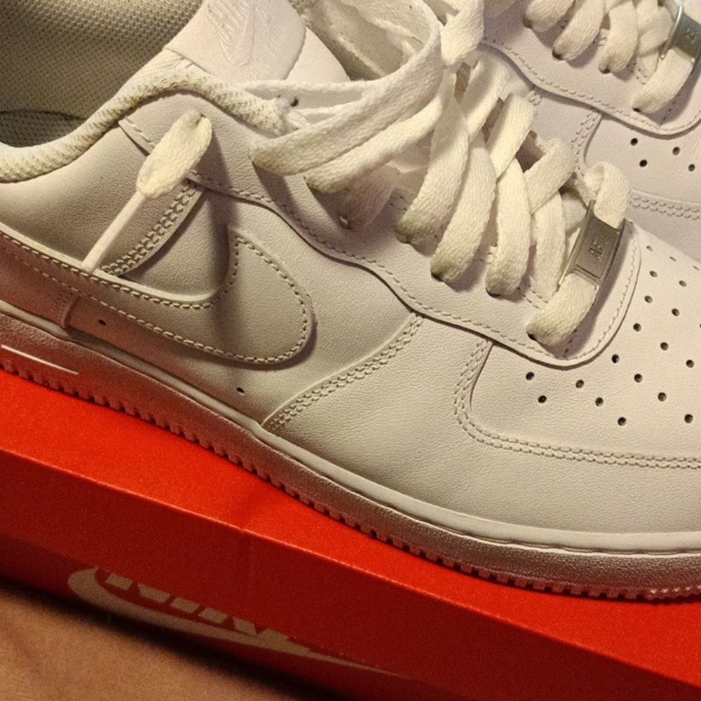 Nike Air Force 1 Size 9 - Picture 2 of 4